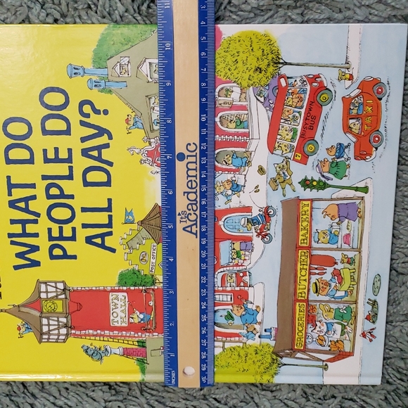 Hardcover Richard Scarry Book - What Do People Do All Day? Like New cond… - Picture 6 of 7